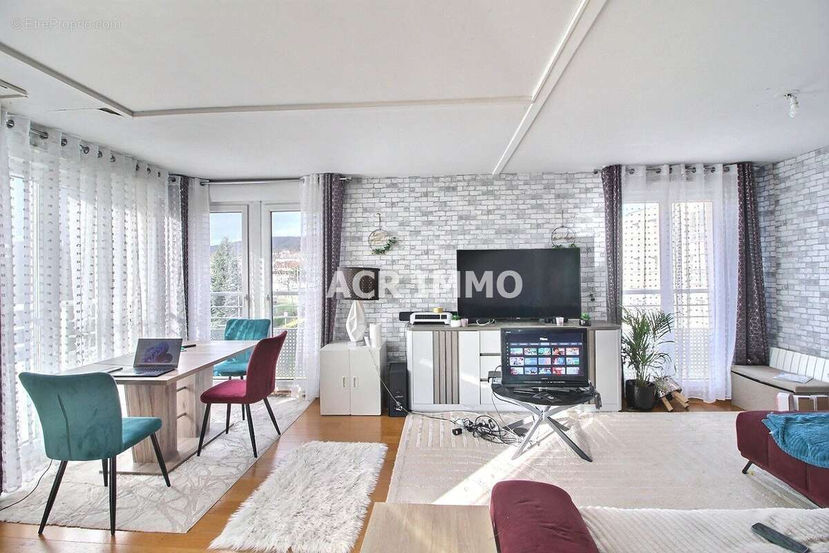 Appartement à CHANTELOUP-LES-VIGNES
