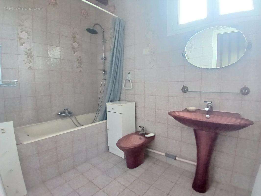 Maison familiale avec piscine   Gare TGV d'Angoulême à proxi - photo 19