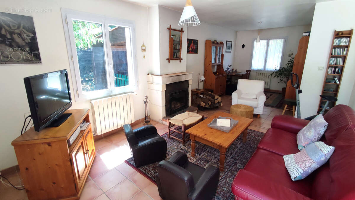 Maison 3 chb. avec jardin arboré, PAC et terrasse   À 13 min de Saintes - photo 4