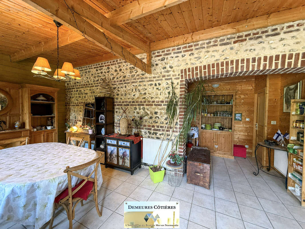 Propriété de caractère de 293 m2 sur 1,4 hectare   2 bâtisses et potentiel touristique   Portes Étretat - photo 9
