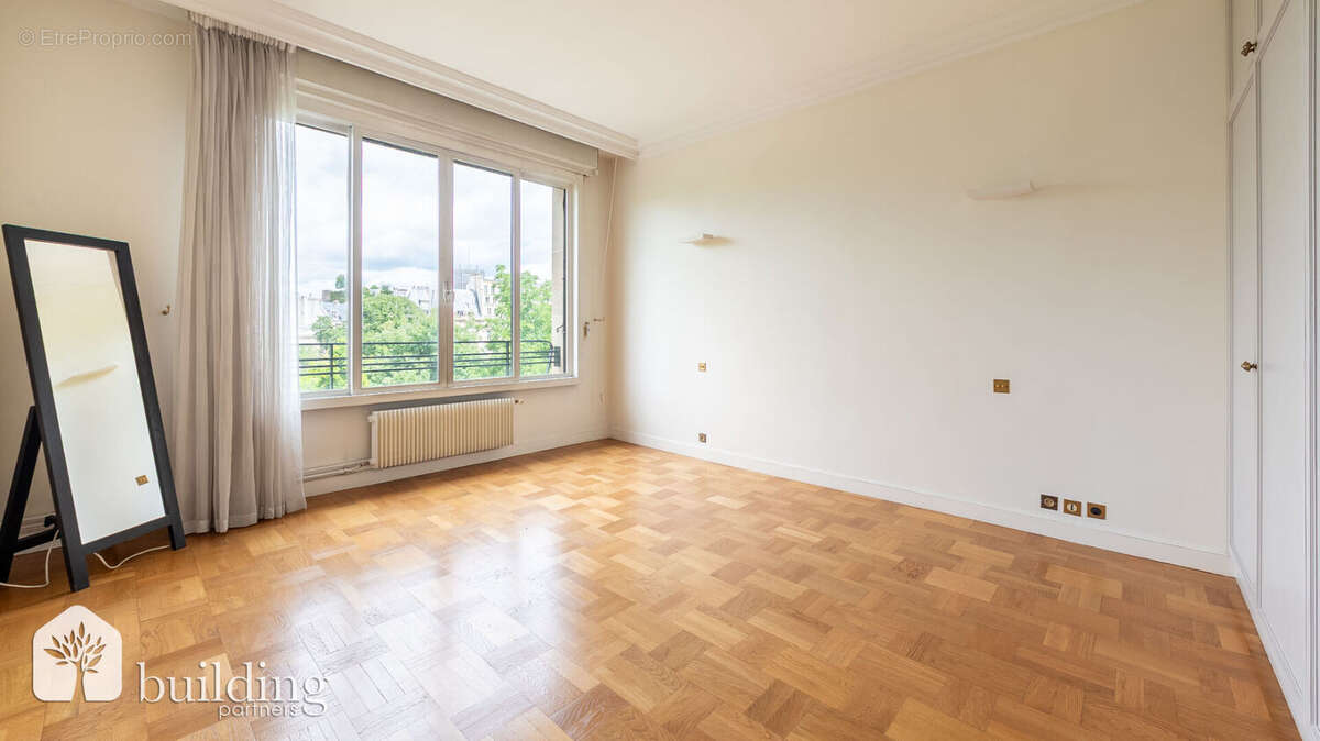 Paris 16ème - Avenue Foch - Appartement 5 pièces de 167 m² avec balcon filant - photo 9