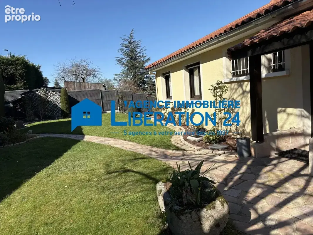 Maison familiale de 193 m² à Saint-Genest-Lerpt - photo 26