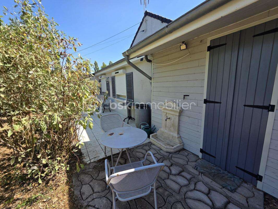 Magnifique Pavillon de plain pied de 149m² avec patio et dépendances à Avril sur Loire - photo 27