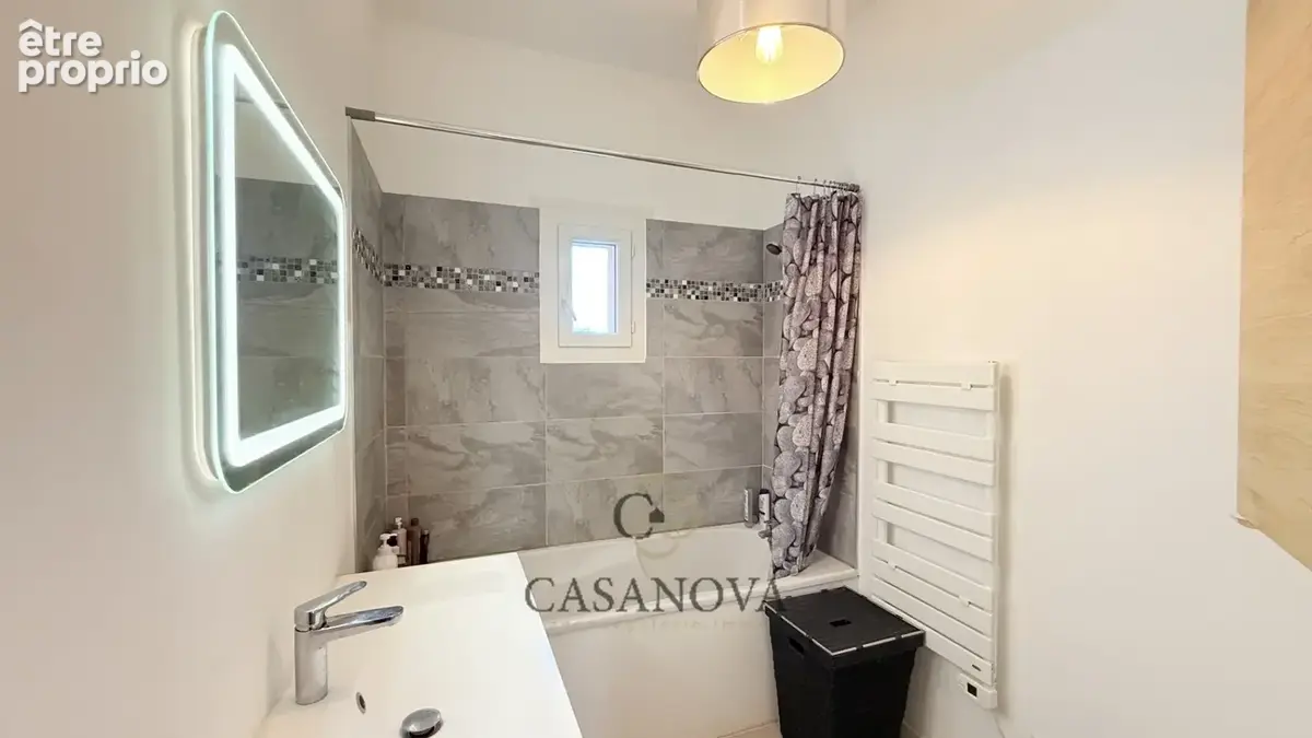 Maison de village rénovée de 137 m² avec appartement indépendant et deux garages à Montblanc - photo 7