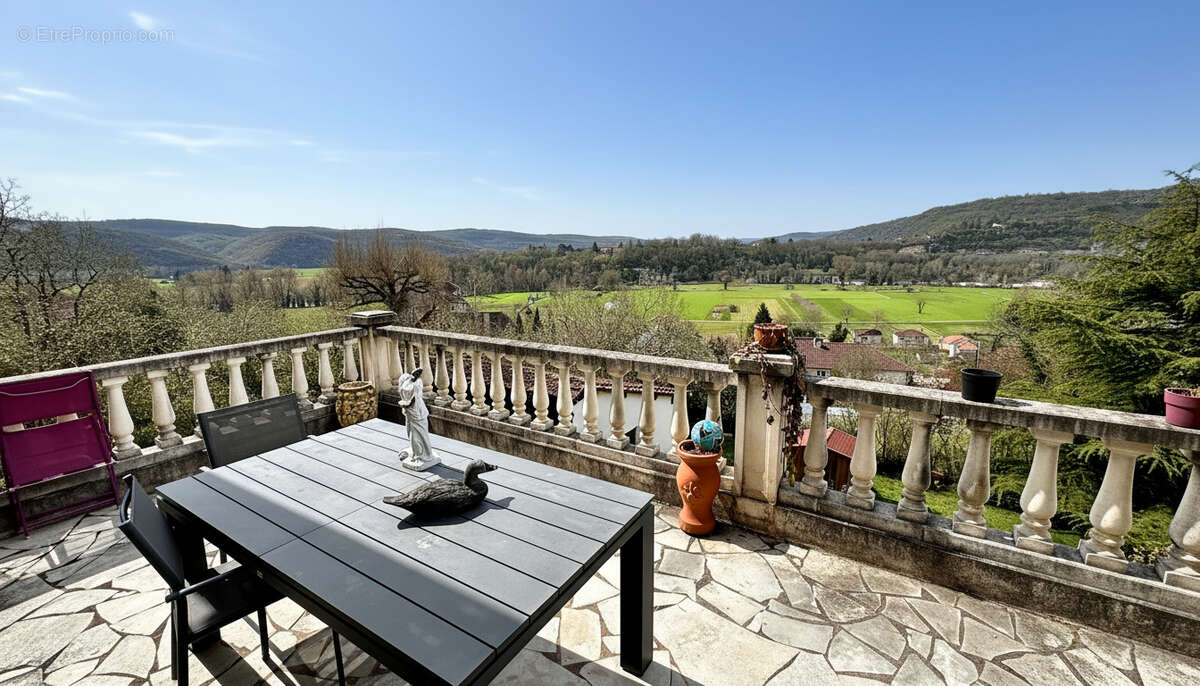Maison 230 m² - 2 logements indépendants - 1258m² terrain - photo 2