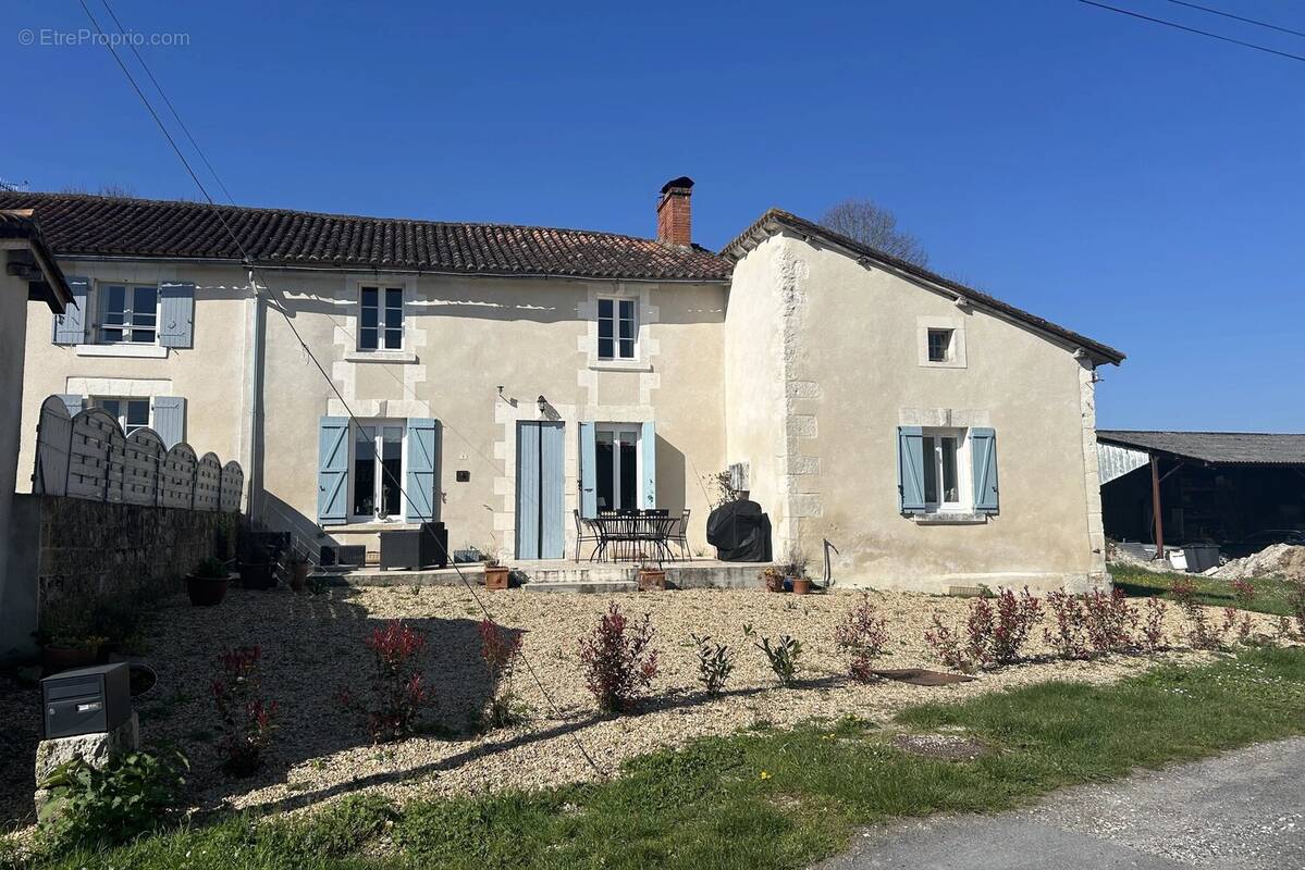 Maison à AUBETERRE-SUR-DRONNE