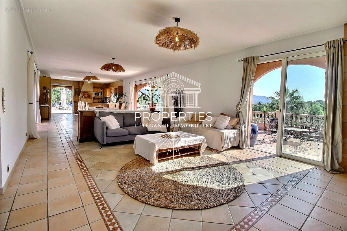 Maison à BORMES-LES-MIMOSAS