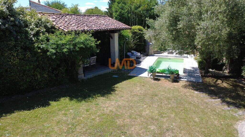 Maison de charme avec piscine et dépendances – 218 m² – (17400) - photo 22