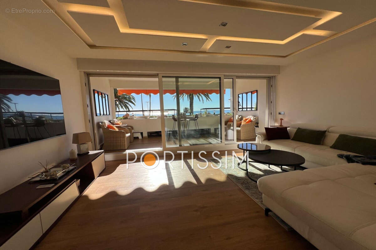 Appartement à SAINT-LAURENT-DU-VAR