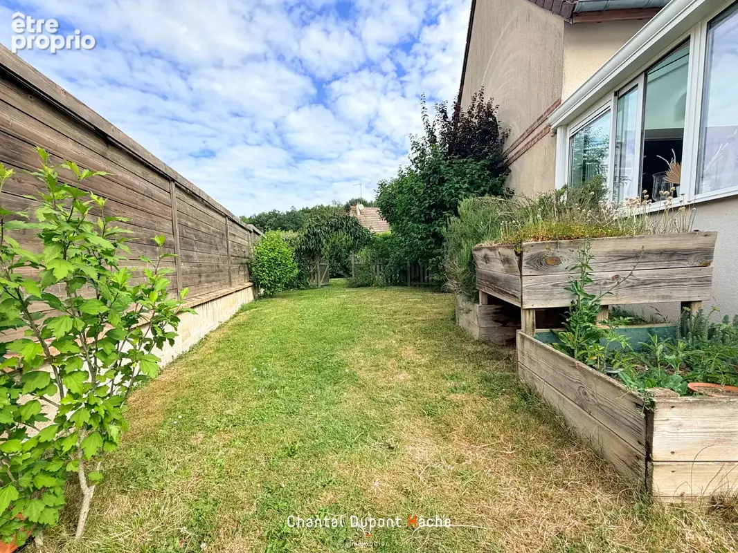 MORANCEZ - Maison traditionnelle très bien entretenue d'environ 140m2, garage, carport et jardin. - photo 16