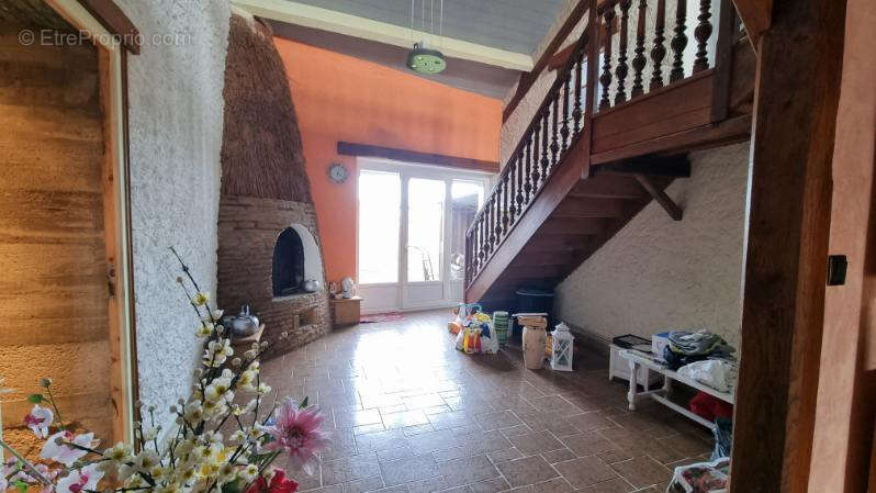 Maison à SAINT-BONNET-DES-QUARTS