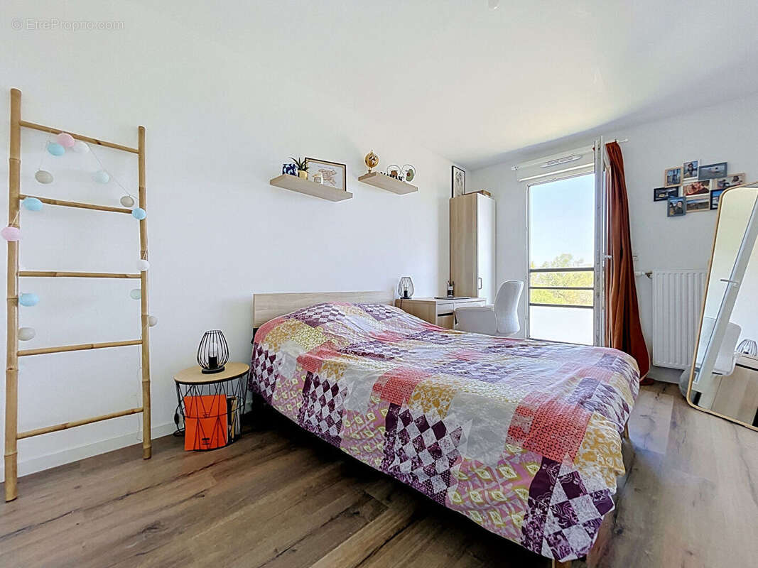 Appartement à LA ROQUE-D'ANTHERON