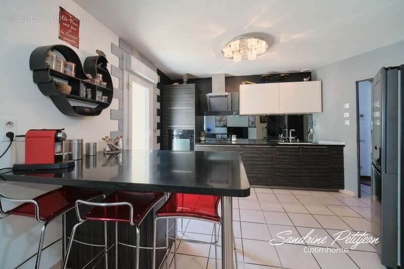 Maison à SAINT-JEAN-DE-THURIGNEUX