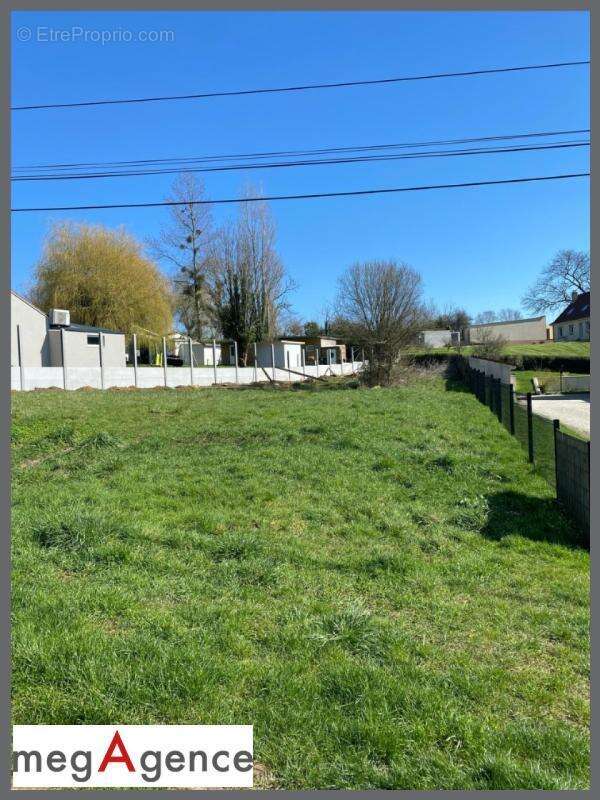 Terrain constructible de 755 m2 sur Carly - photo 3