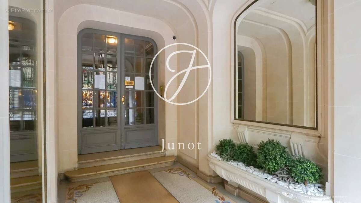 Appartement à PARIS-7E