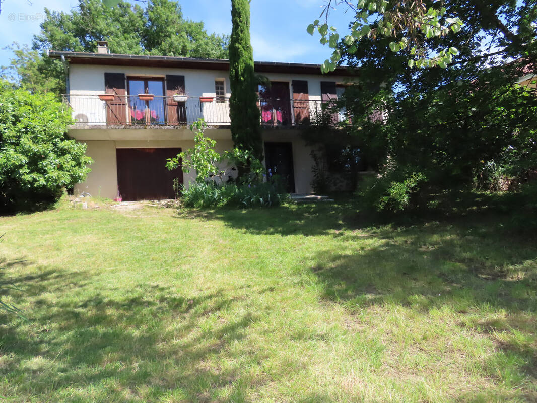 Maison à LEYRIEU