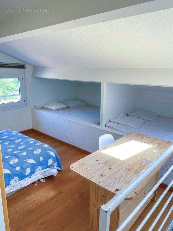 Maison à VIC-LA-GARDIOLE