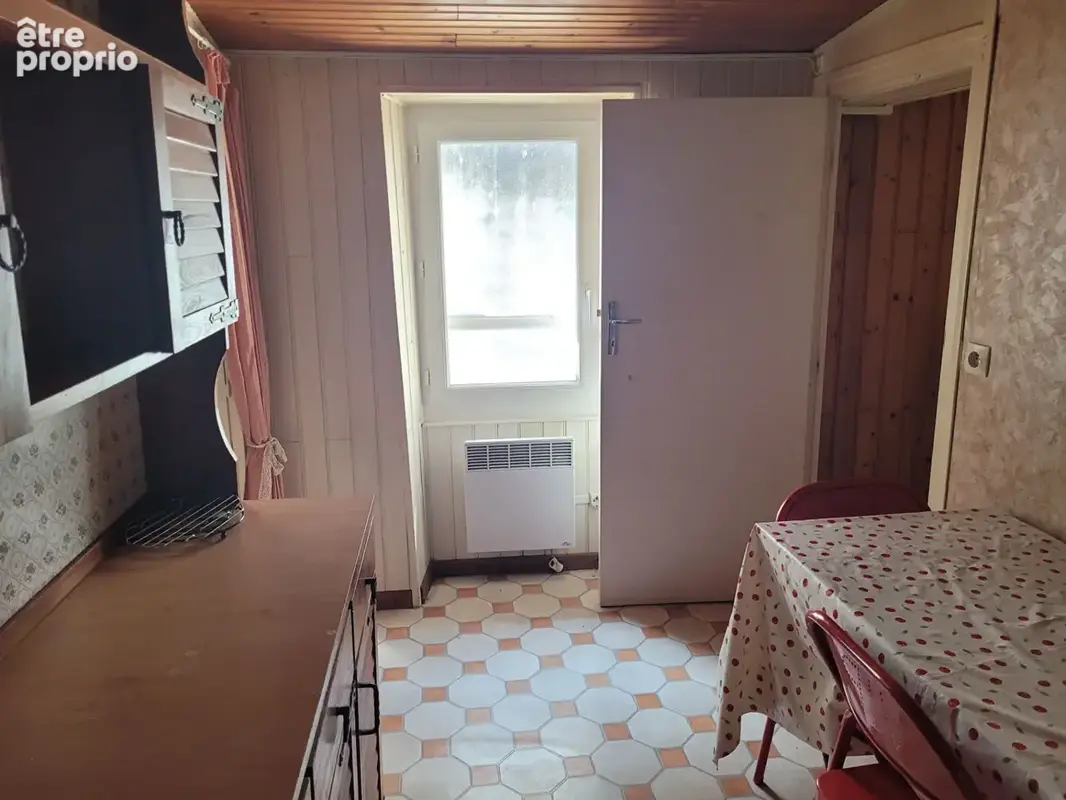 ROCHEFORT hyper centre - un appartement meublé de 27 m² au 2ème étage loué - photo 2