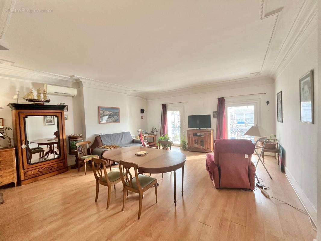 Appartement à MEZE