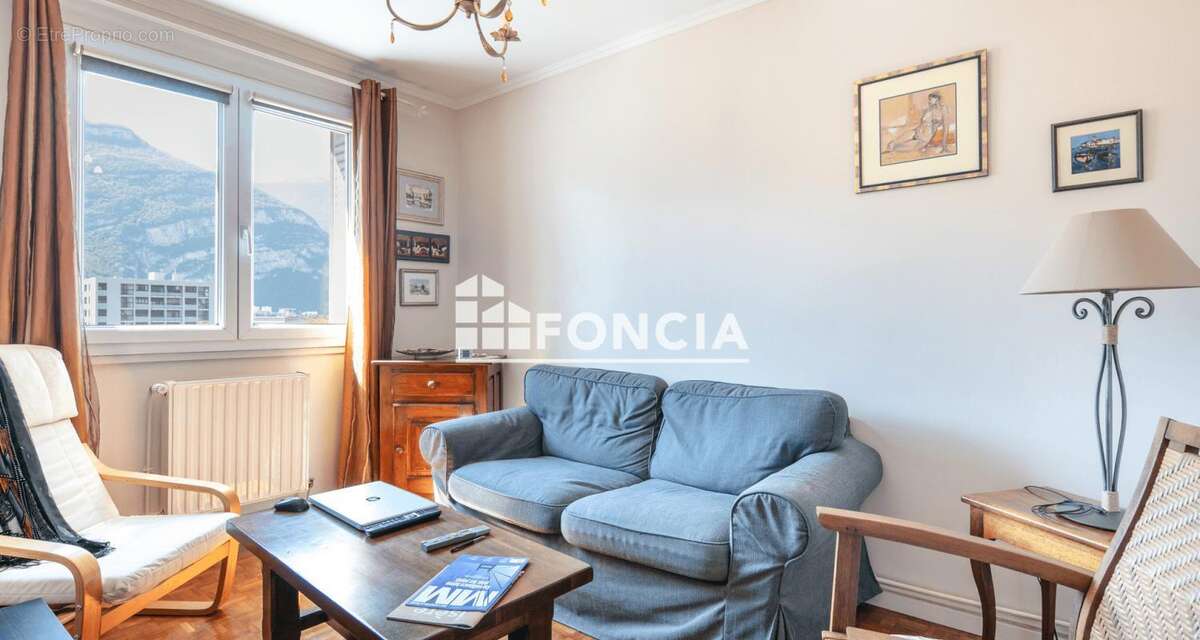 Appartement à FONTAINE