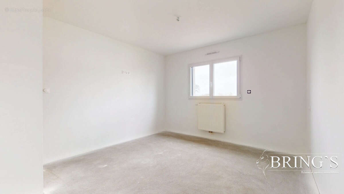Maison 109 m² à Ploneour-Lanvern  - photo 4