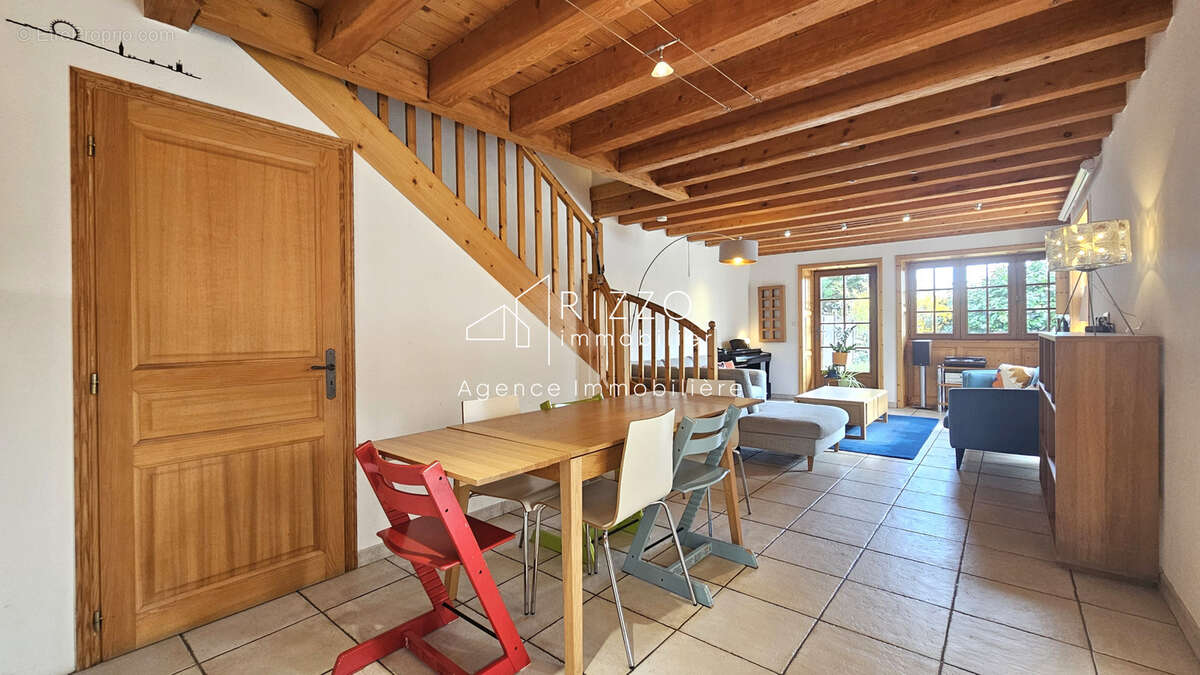 Prévessin-Moëns   Charmante maison villageoise en pierre de 220 m2 habitable, à deux pas du centre - photo 9