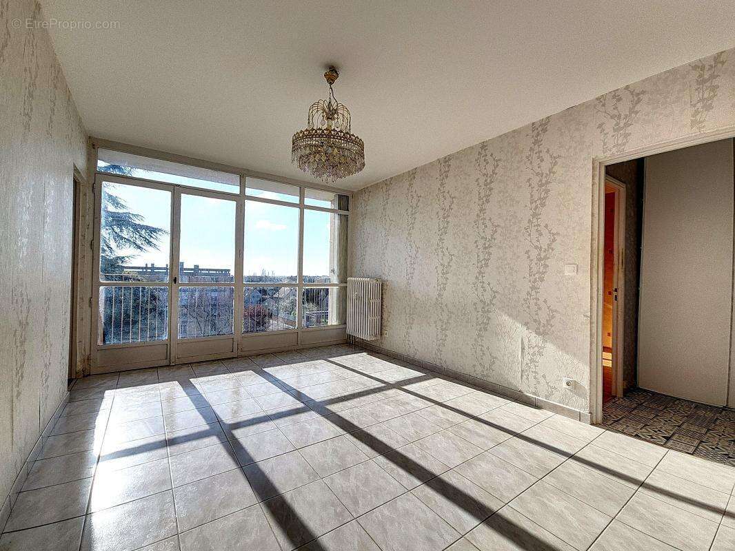 Appartement à CHENOVE