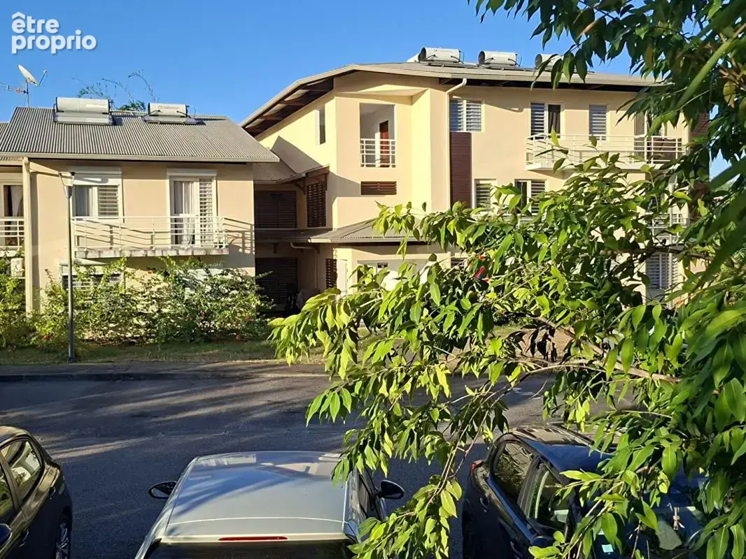 Appartement à REMIRE-MONTJOLY