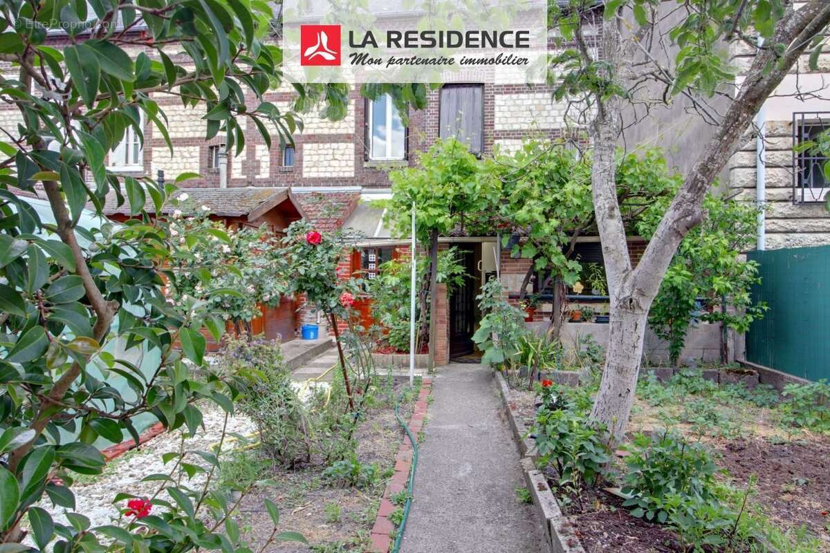 Maison à SAINT-ETIENNE-DU-ROUVRAY