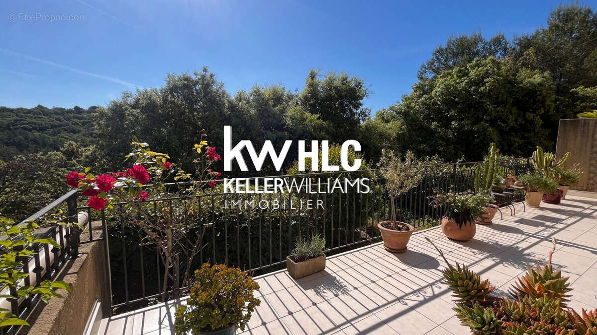 Appartement à MOUGINS