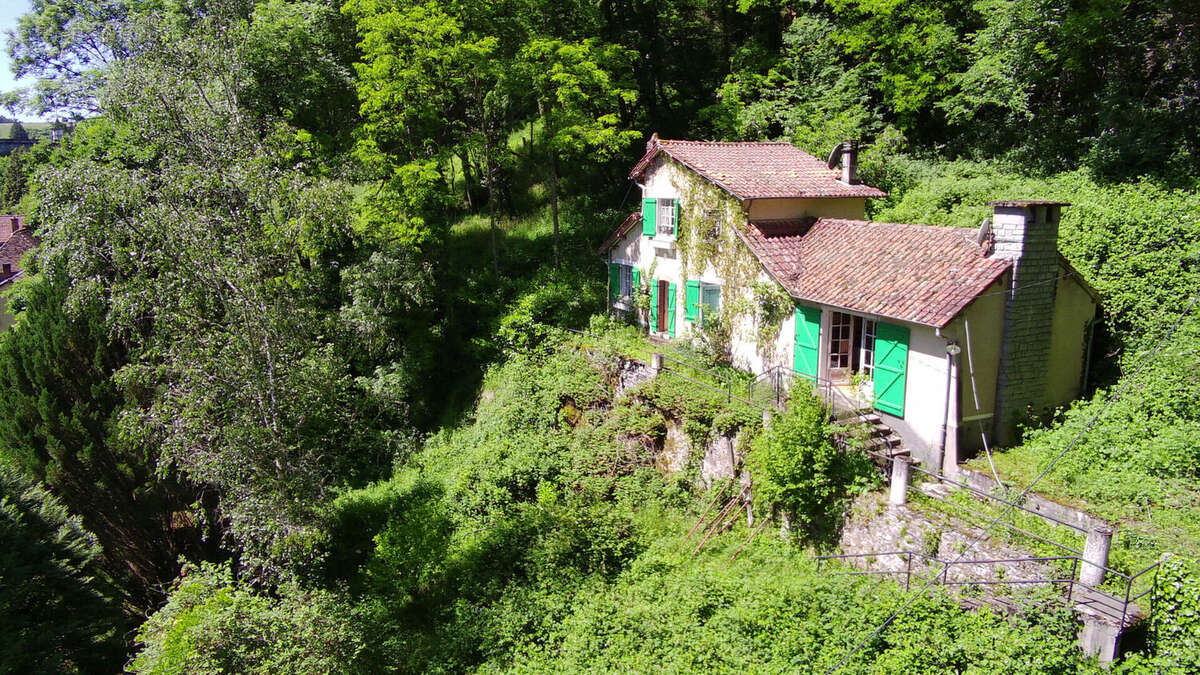Maison à PIERRE-BUFFIERE