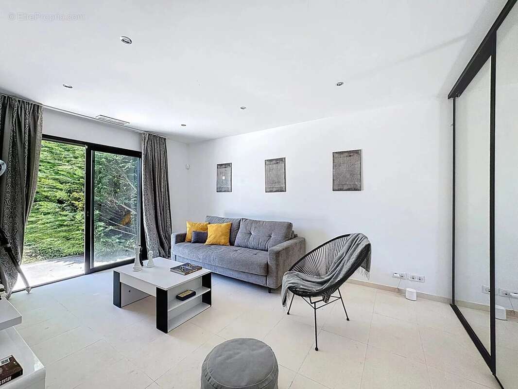 Maison à ROQUEFORT-LES-PINS