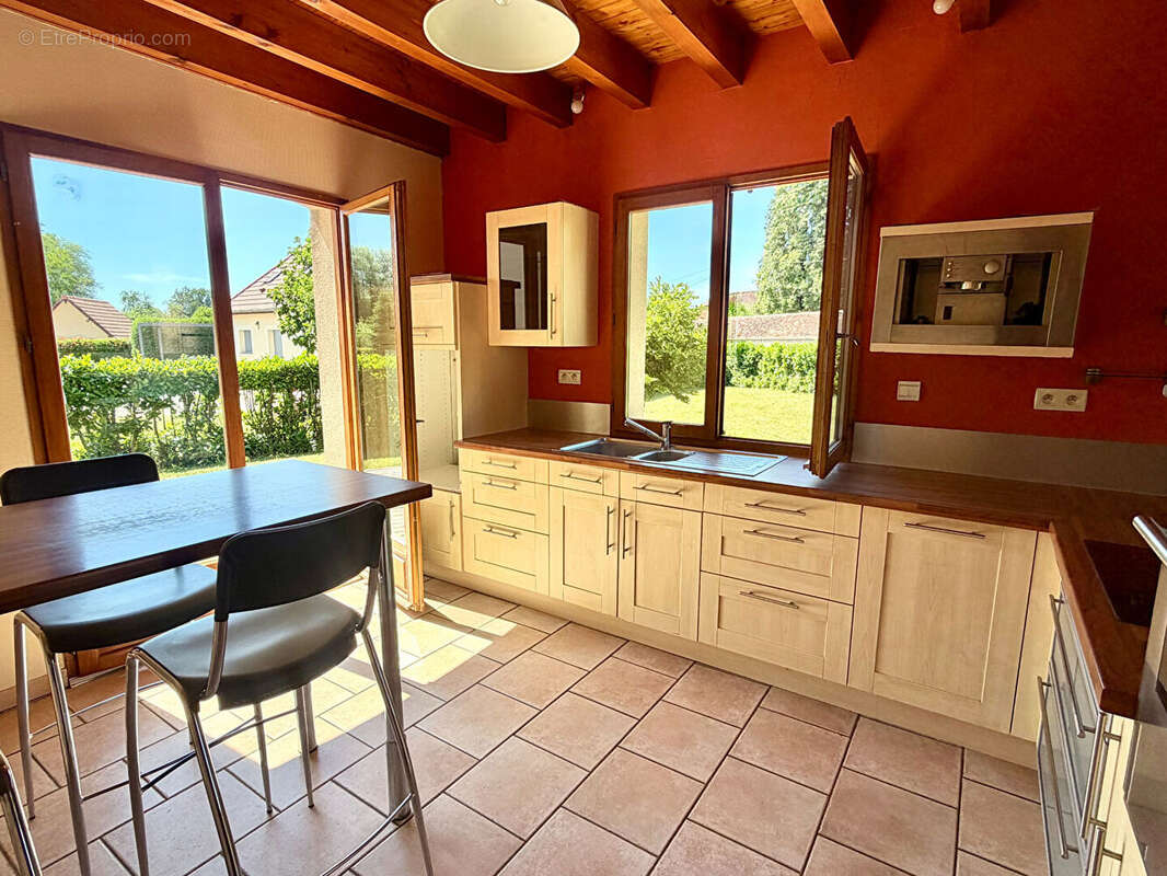 Maison 5 chambres avec piscine, moins de 10 minutes de DOLE - photo 4