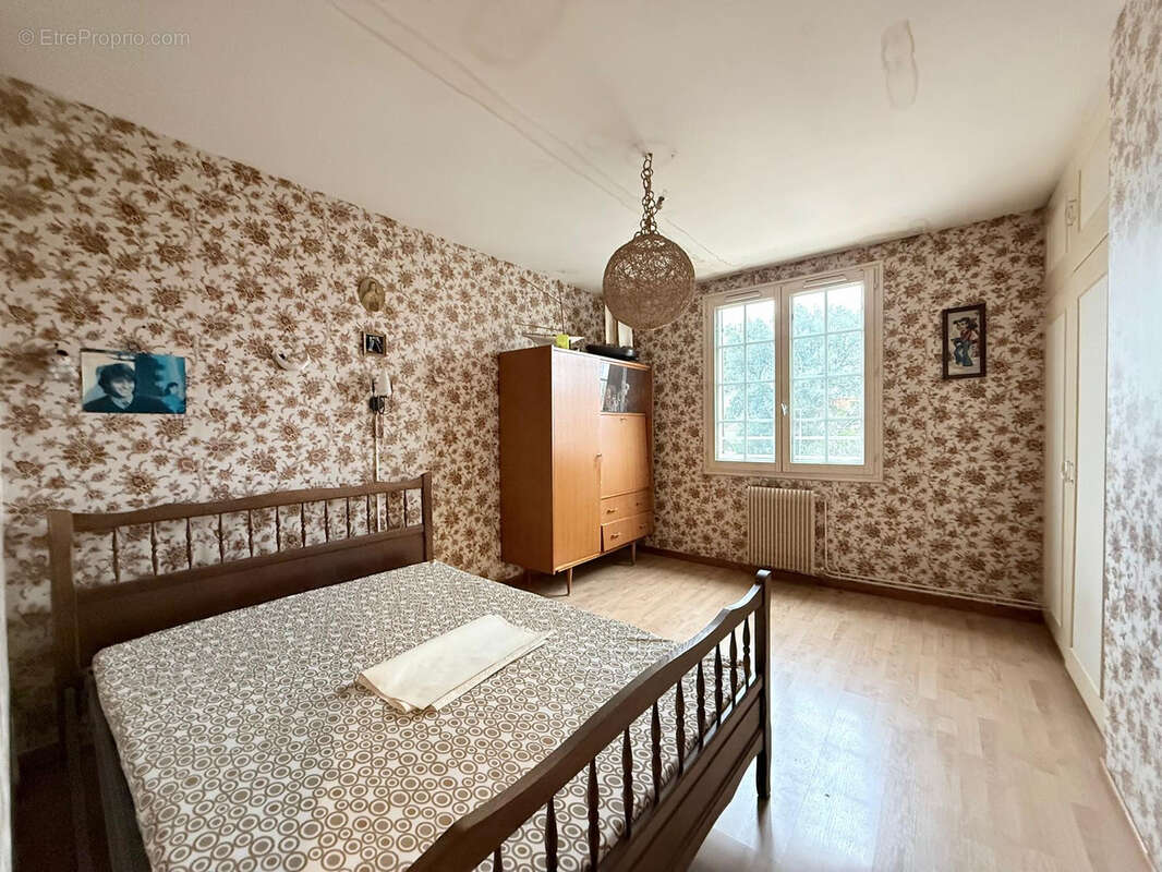 Maison à PINS-JUSTARET