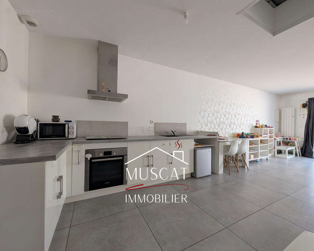 CHASSIEU // Maison - 7 pièces - Appartement indépendant de Type 3 - Garage - Sous sol complet - Jardin - Terra - photo 13