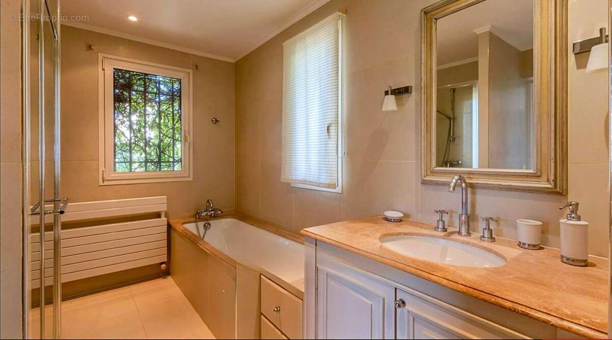 Villa 7 pièce(s) 295 m2, piscine, jardin, la Constance Antibes - photo 8