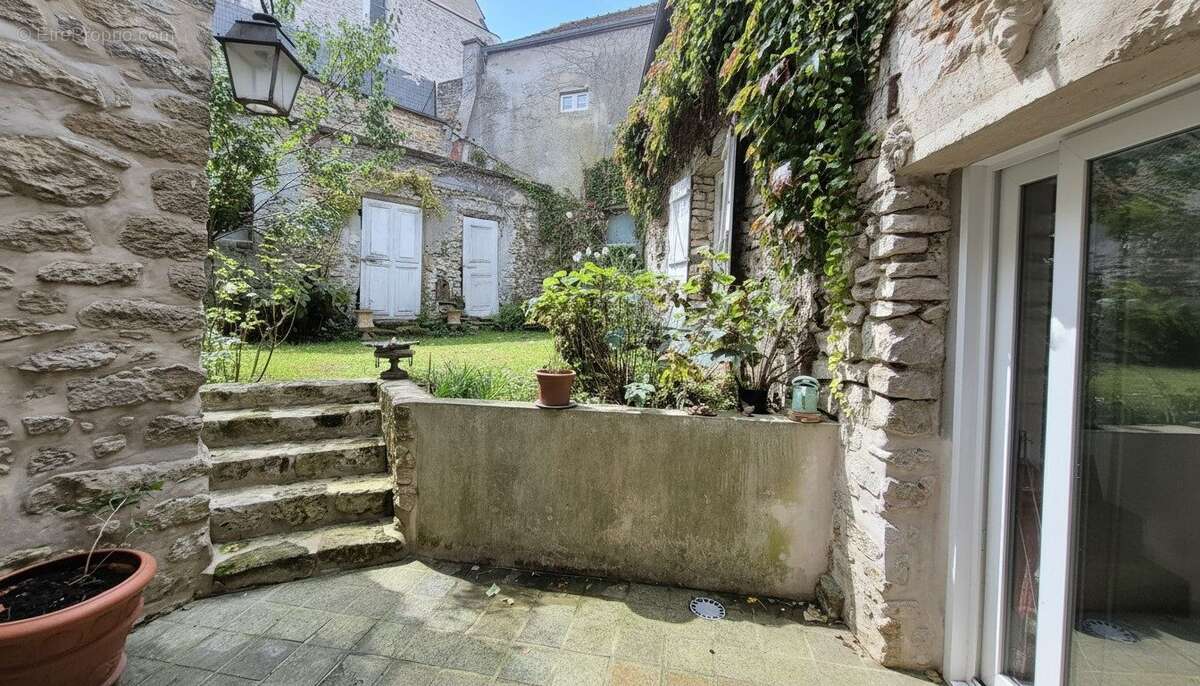 Maison à JUMEAUVILLE