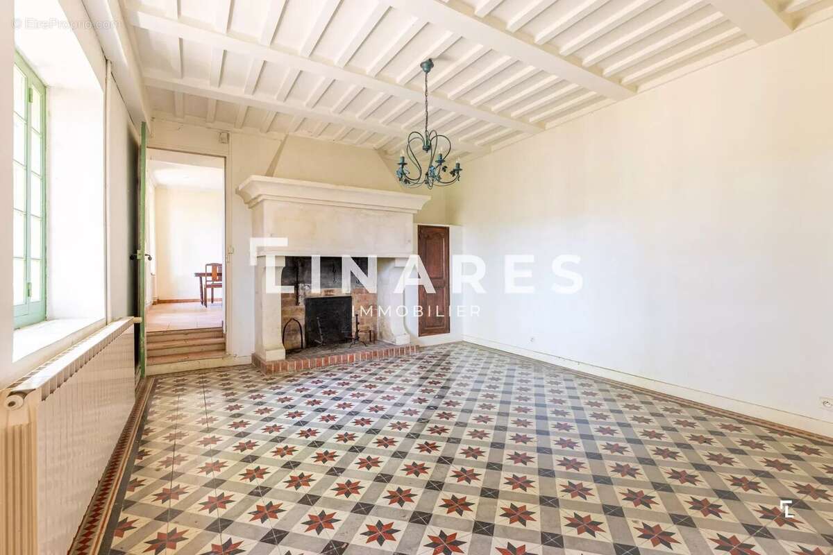 MAS DES PLATANES - Maison provençale à rénover de 263m2 - Terrain 2316m2 - Ventabren - photo 9
