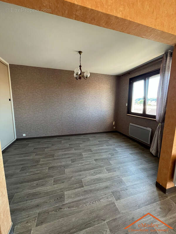 Appartement 82 m² à Golbey  - photo 2