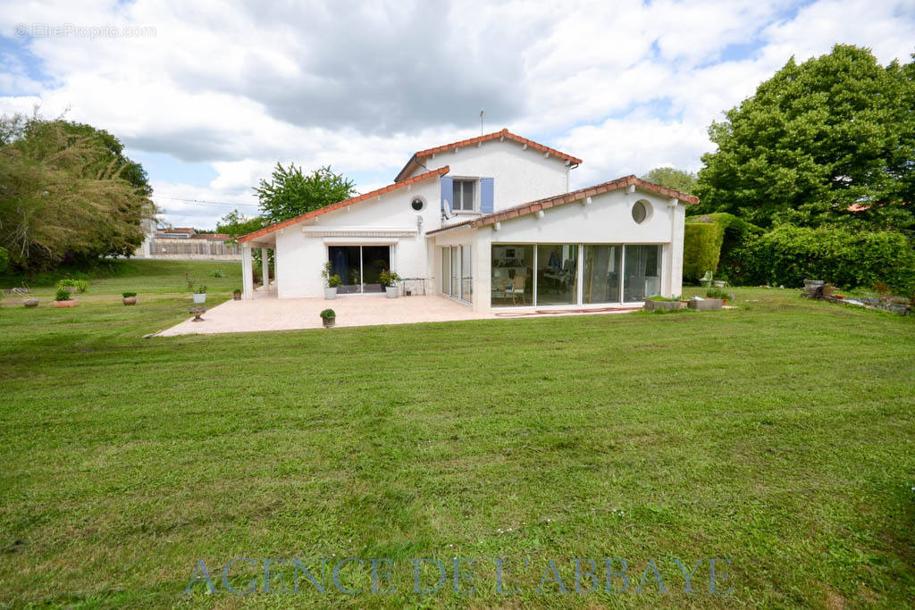 Maison à TAILLEBOURG