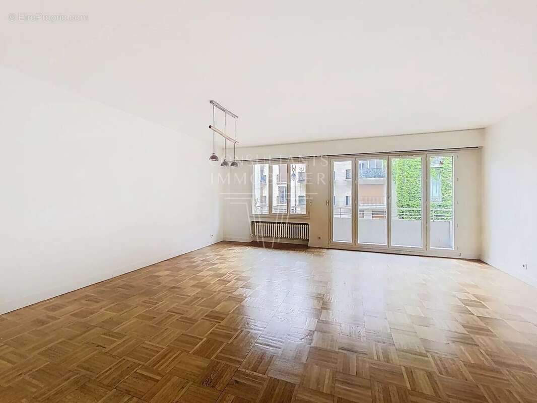Appartement à NEUILLY-SUR-SEINE