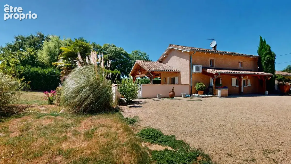 Maison 171 m² à Saint-Jean-De-Thurigneux  - photo 2