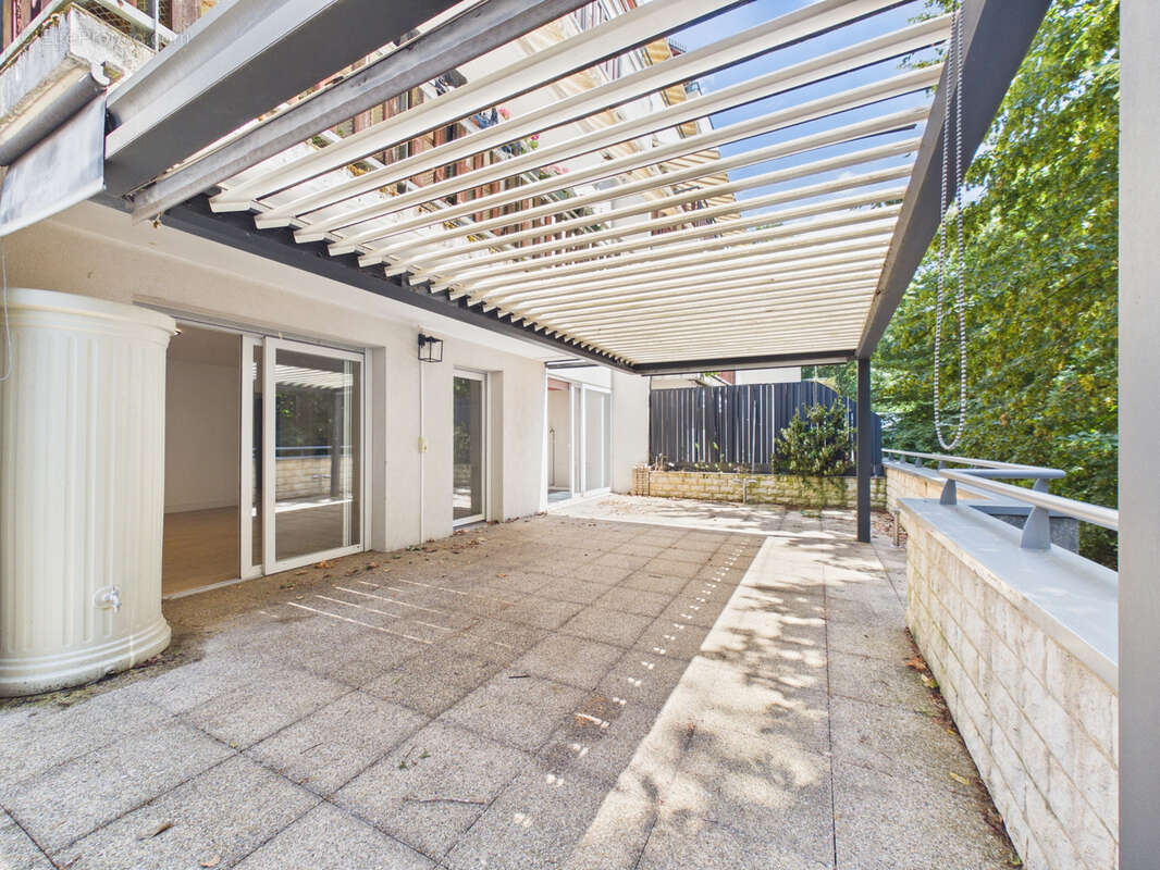 Chambéry   t4 en excellent état avec 70 m2 de terrasse, garage, cave et cadre verdoyant - photo 21