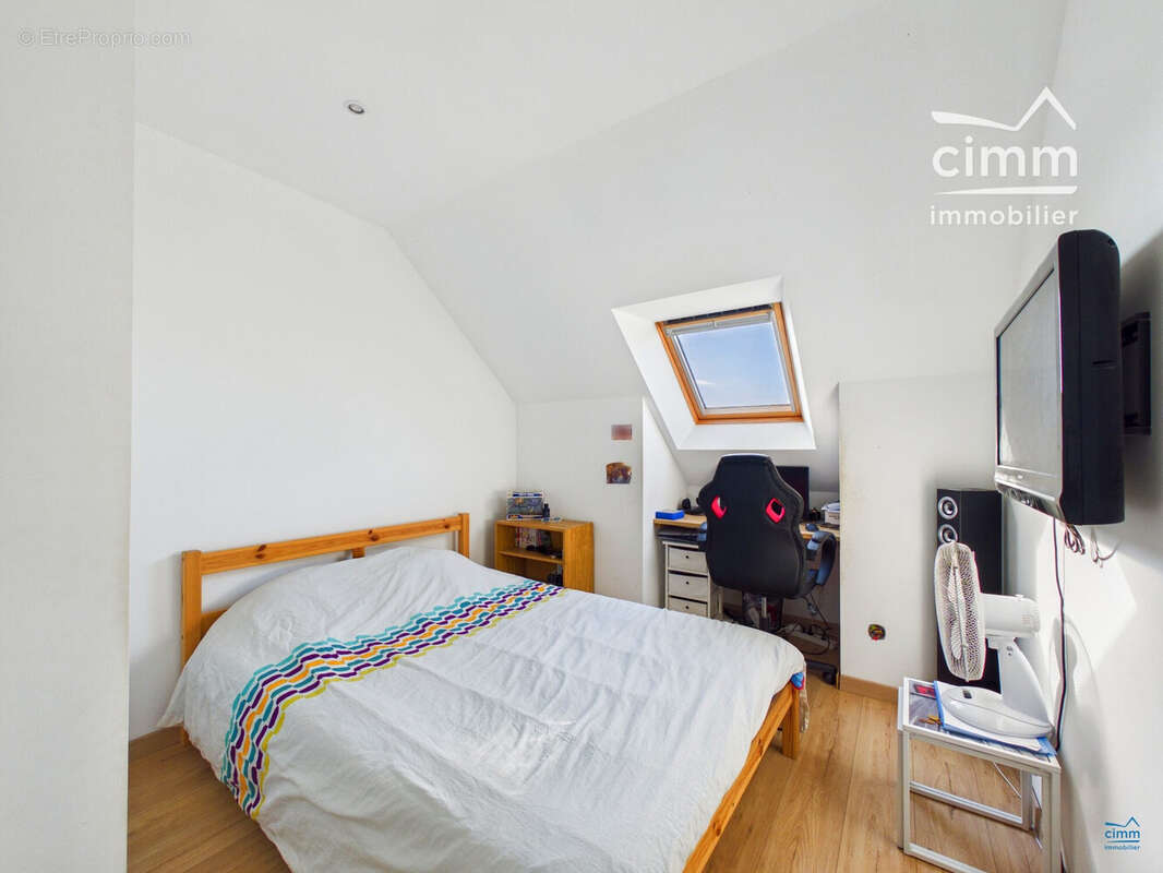 Maison 135 m² à Longue-Jumelles  - photo 6