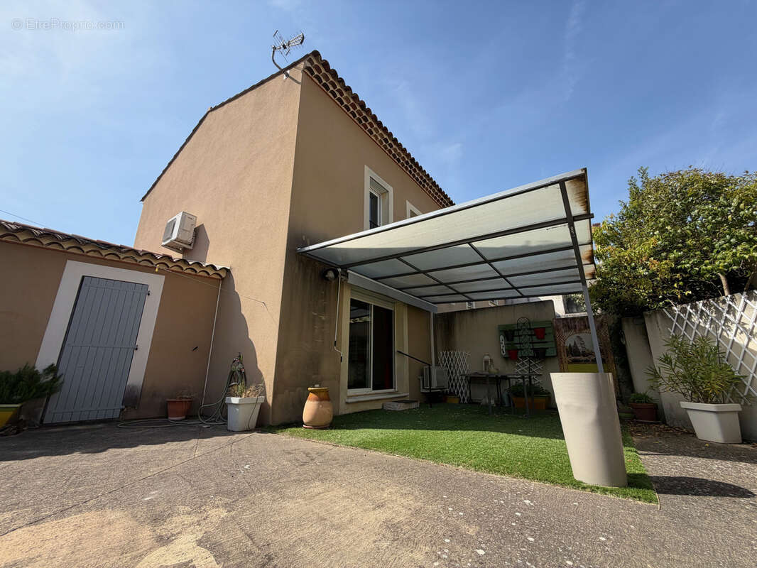 Maison à JONQUIERES
