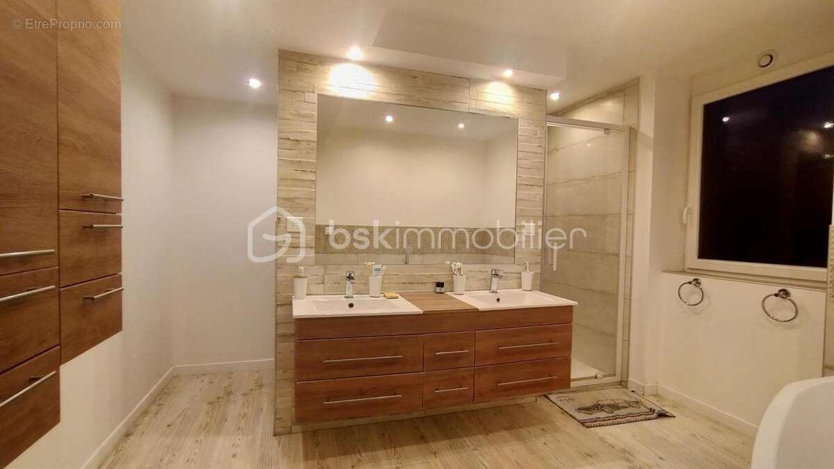 Maison à SAINT-DENIS-DE-CABANNE