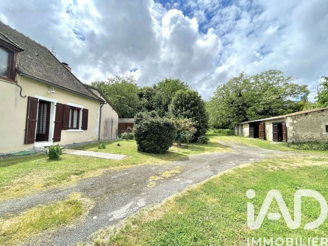 Photo 2 - Maison à SAINT-HILAIRE-SUR-BENAIZE