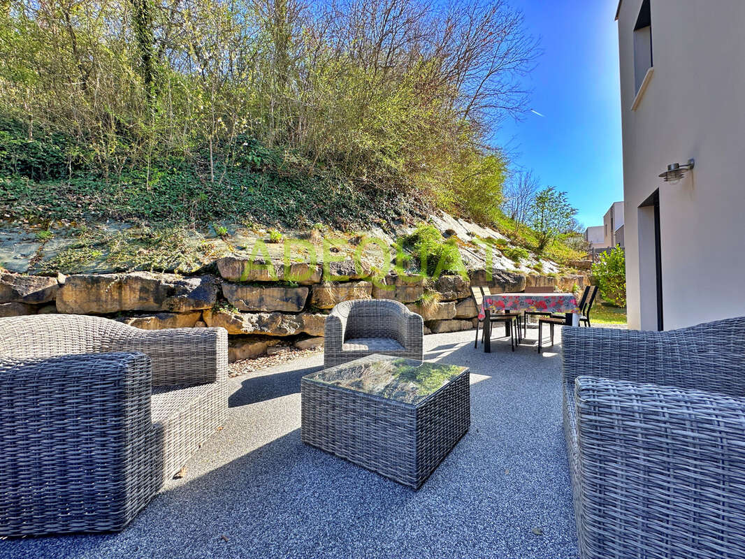 ISLE D'ABEAU EN EXCLU - VILLA T5 avec garage attenant et piscine - photo 5