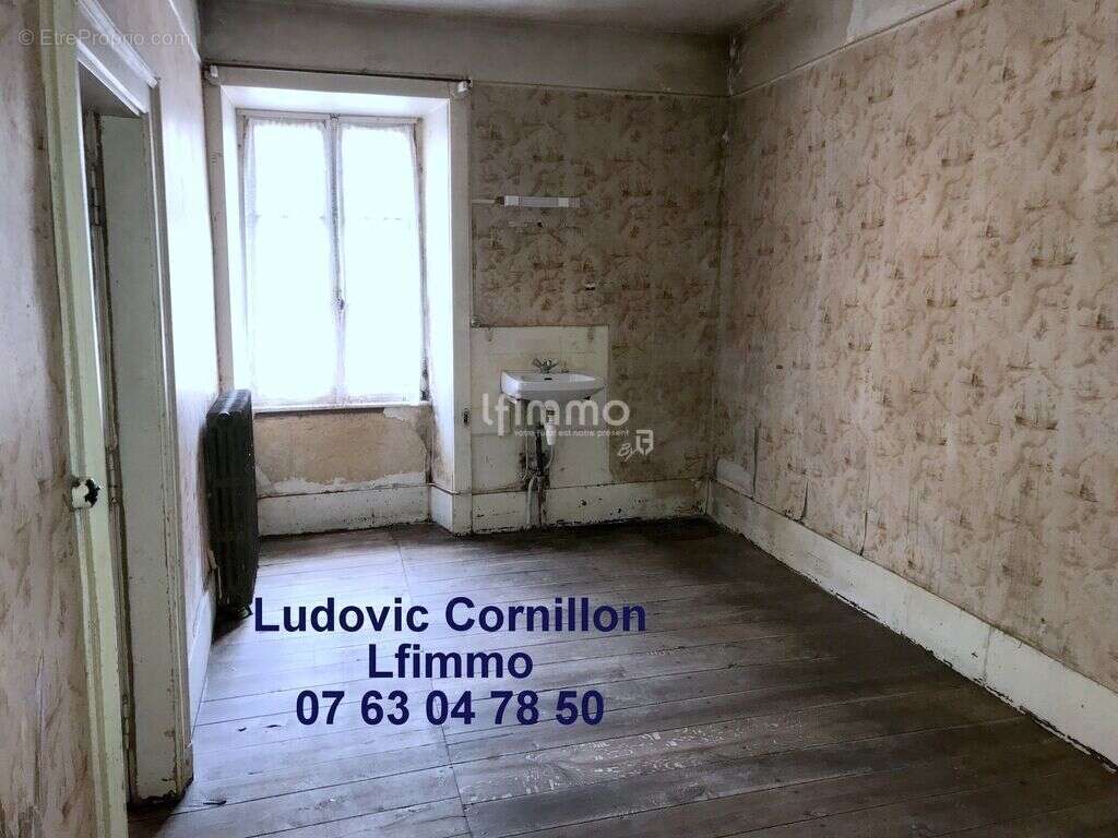 Maison à PIERRE-BUFFIERE