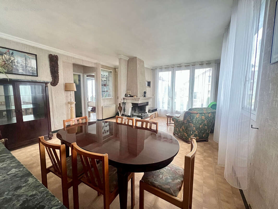 Maison à SARTROUVILLE